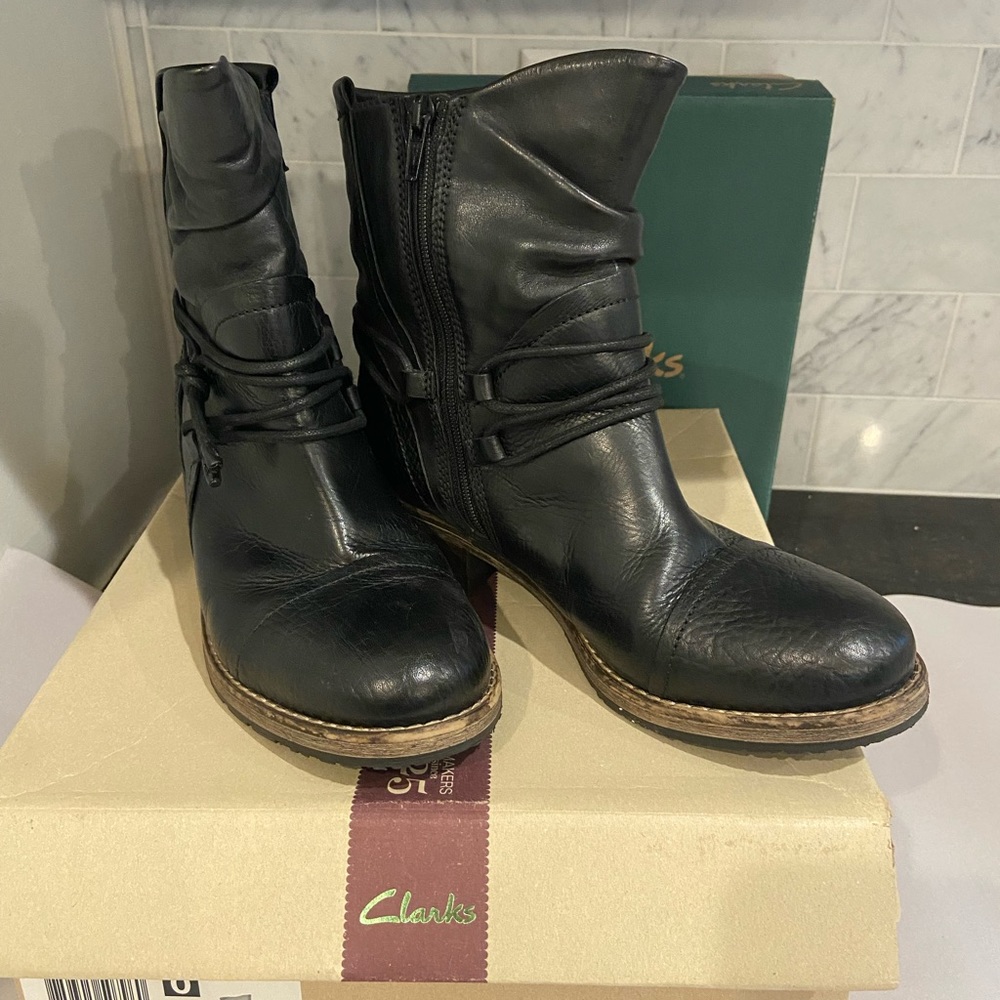 Clark Volara Dina black leather ladies boots size 7. Gentle Worn.